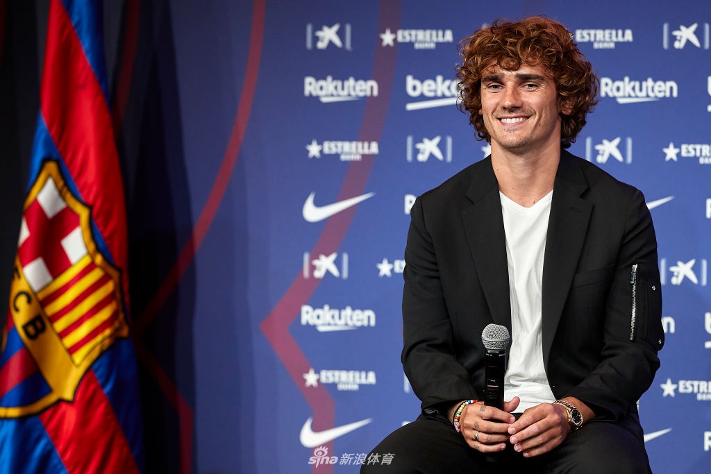 格列兹曼正式亮相巴萨 身披17号球衣