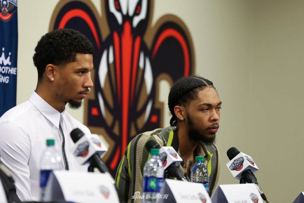 三少正式亮相鹈鹕 莺歌球哥拍摄球衣写真