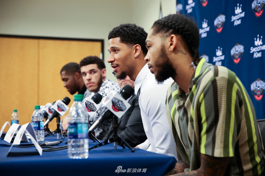 三少正式亮相鹈鹕 莺歌球哥拍摄球衣写真