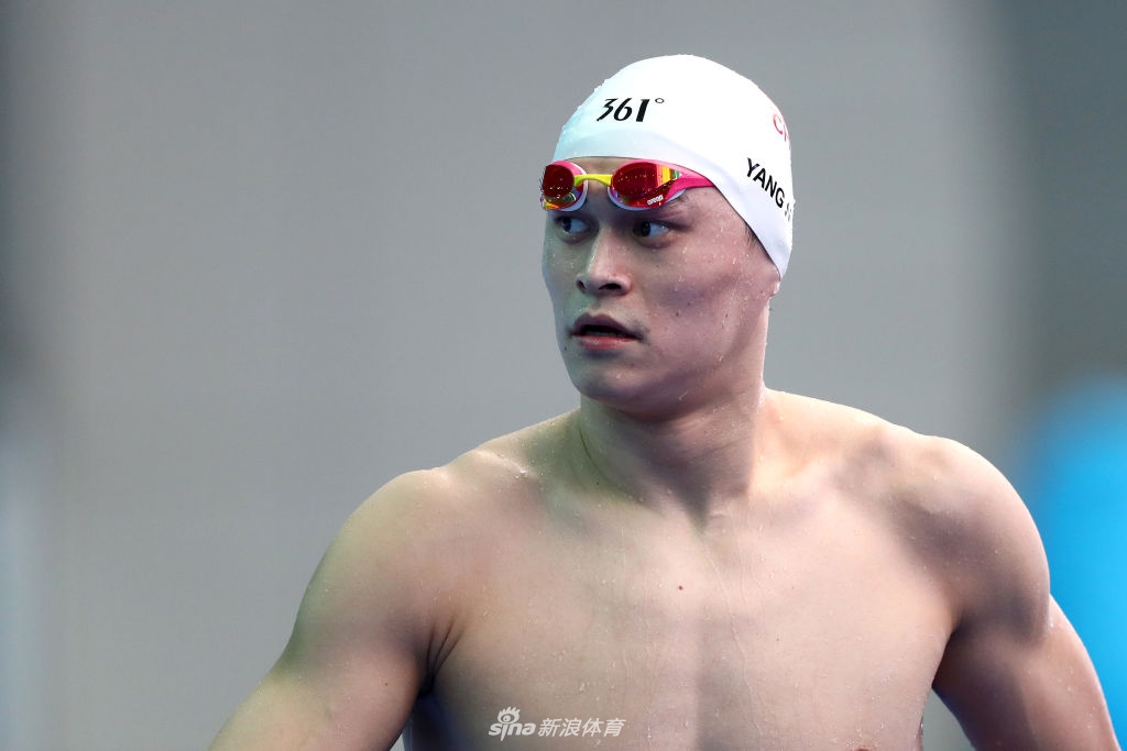 孙杨800自预赛与霍顿擦肩而过 一个晋级一个被淘汰