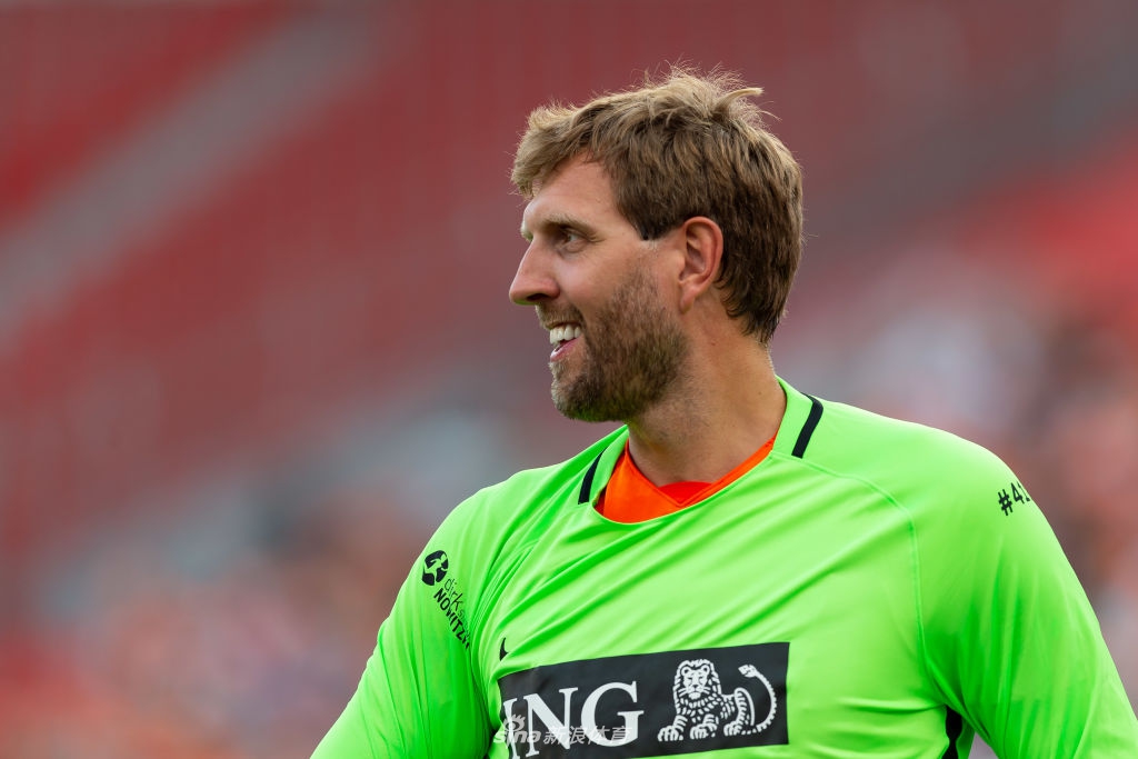 身高2米13的门将见过吗?诺天王变身绿茵场小飞机