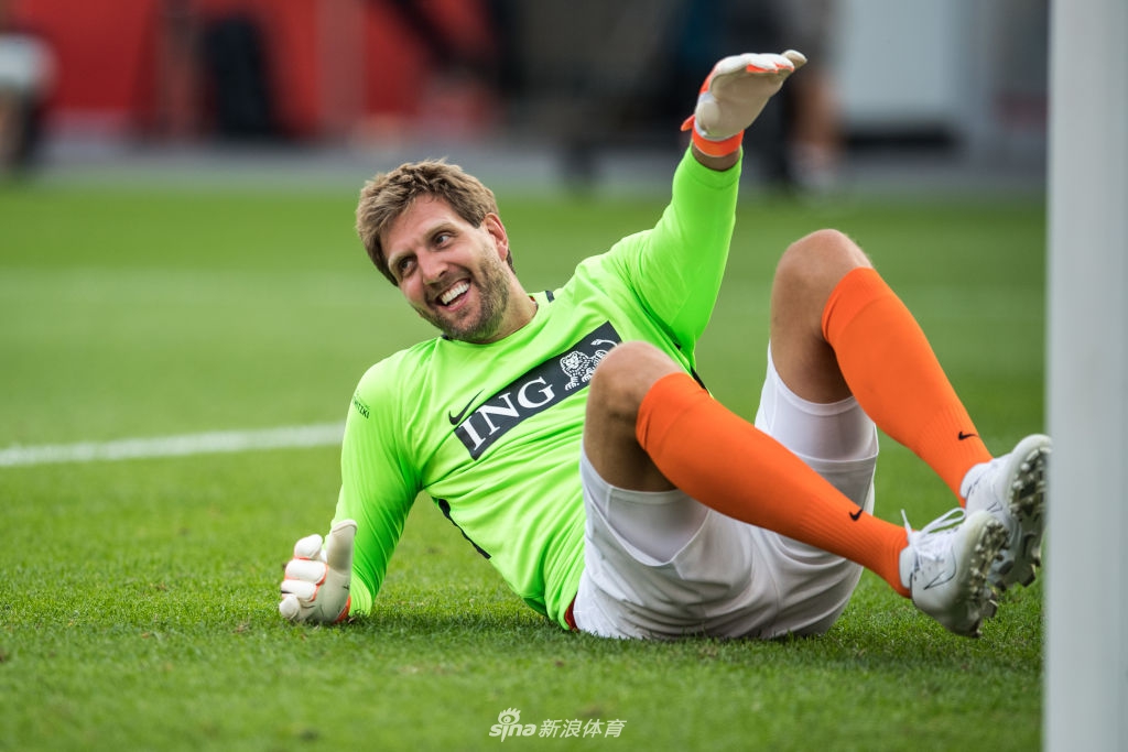 身高2米13的门将见过吗?诺天王变身绿茵场小飞机