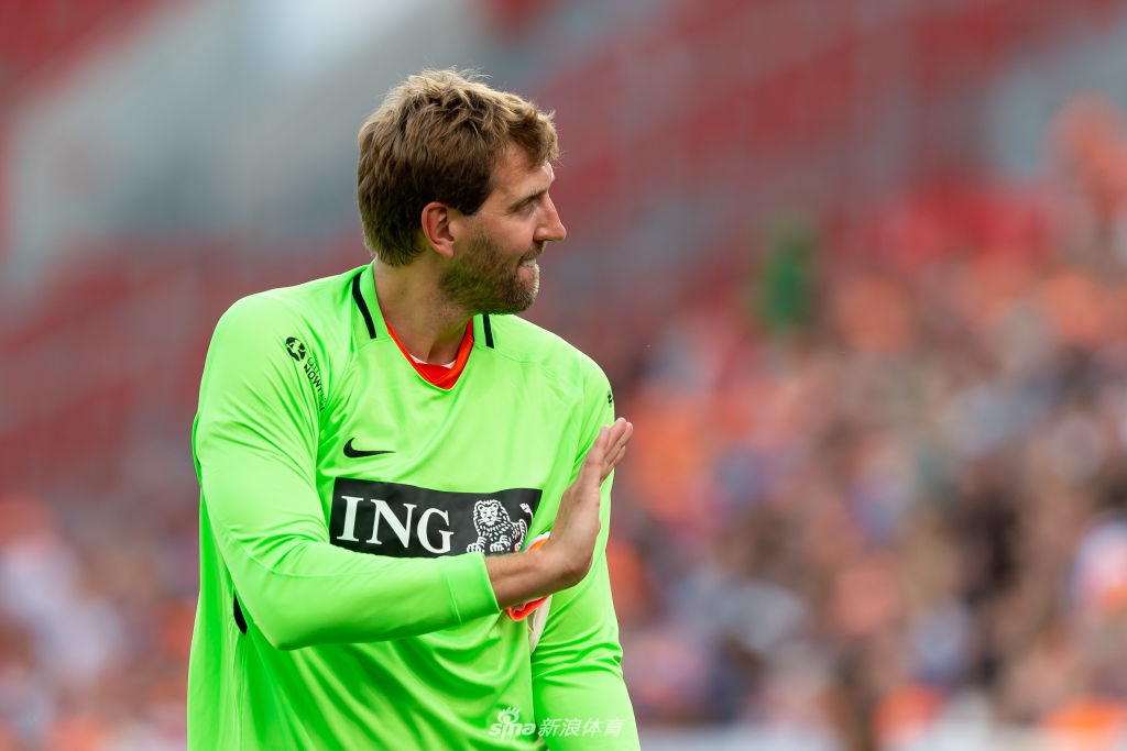 身高2米13的门将见过吗?诺天王变身绿茵场小飞机