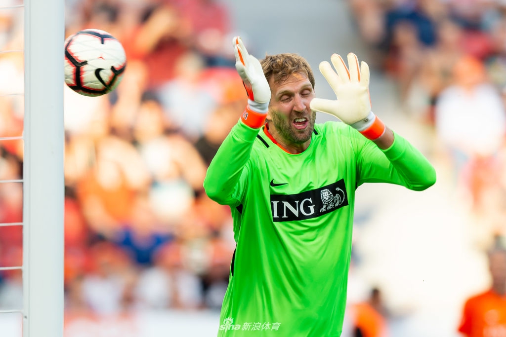 身高2米13的门将见过吗?诺天王变身绿茵场小飞机