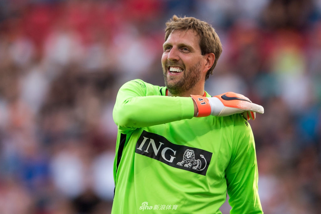 身高2米13的门将见过吗?诺天王变身绿茵场小飞机