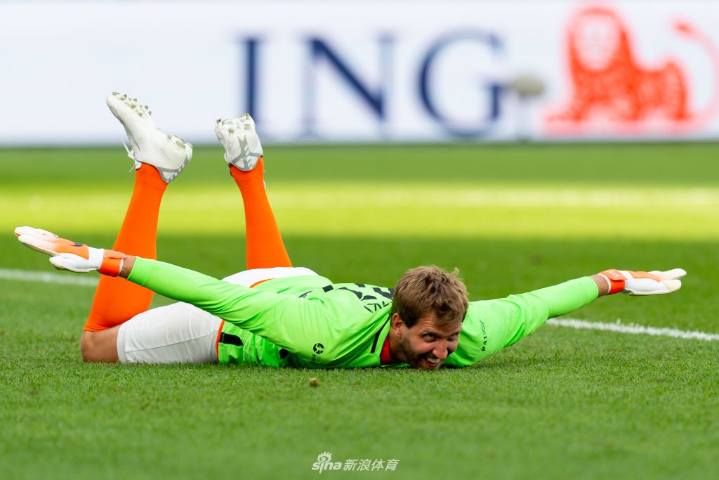 身高2米13的门将见过吗?诺天王变身绿茵场小飞机