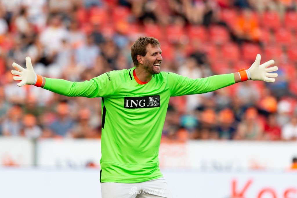 身高2米13的门将见过吗?诺天王变身绿茵场小飞机