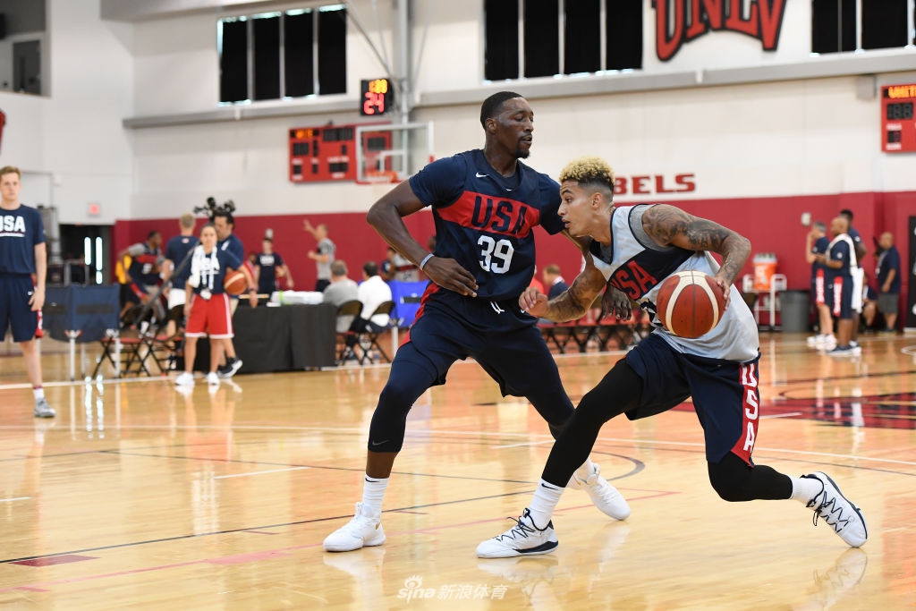 美国男篮训练波波维奇亲自上阵!这瑜伽动作太可爱了