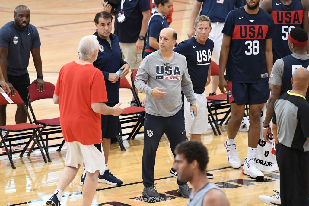 波波维奇与范甘迪讨论