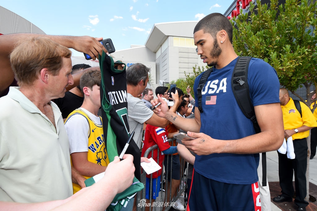美国男篮训练备战 队内对抗赛波帅最忙