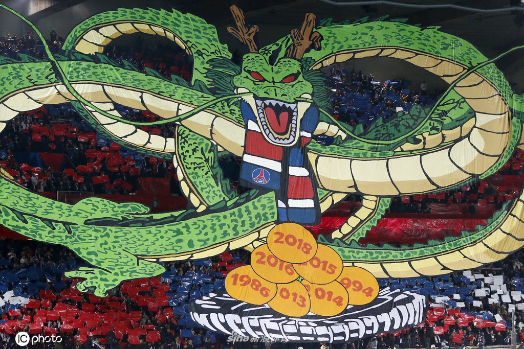 帅爆！巴黎看台惊现龙珠神龙