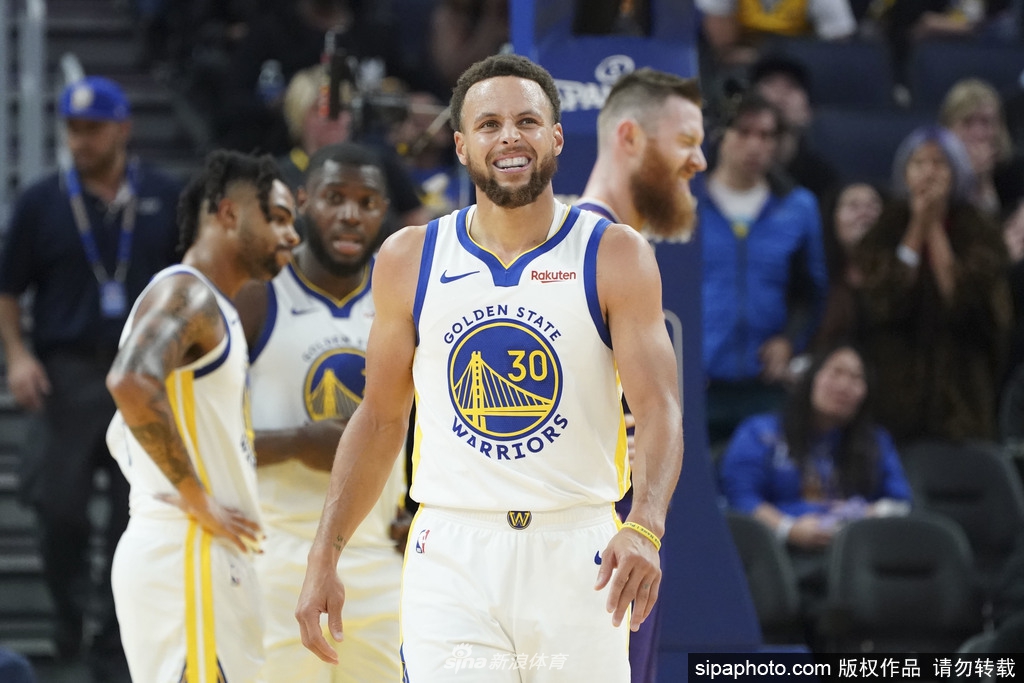 勇士再遭重创!库里摔倒左手骨折!