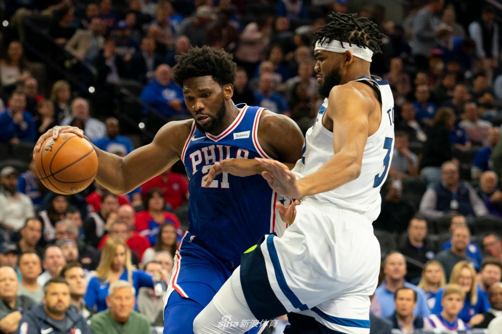 两大中锋打起来了!大帝唐斯扭打成一团西蒙斯拉偏架