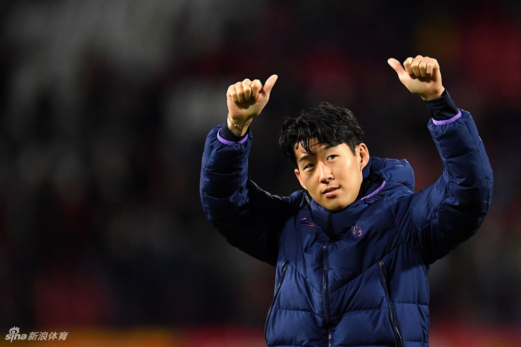 赞!孙兴O进球后双手合十致意戈麦斯