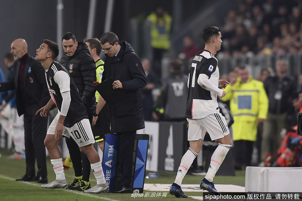 C罗提前被换下爆粗口！比赛没踢完就离开尤文主场