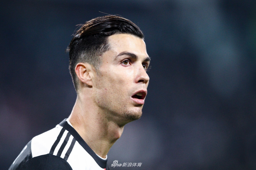 C罗提前被换下爆粗口！比赛没踢完就离开尤文主场