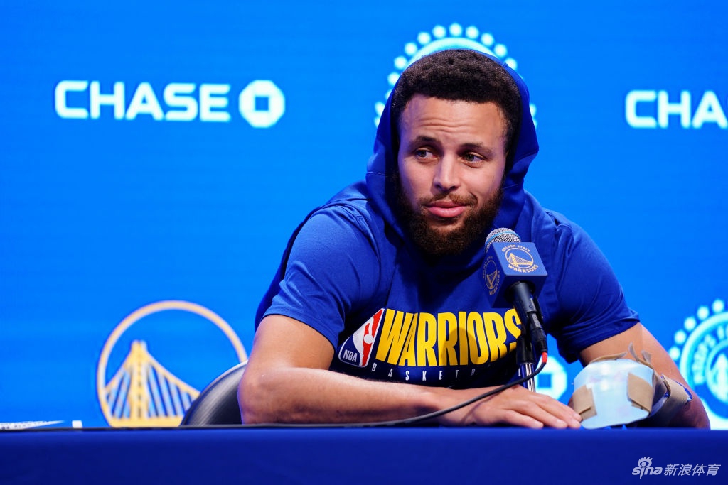 库里亲自辟谣不会赛季报销 明年春天就将复出