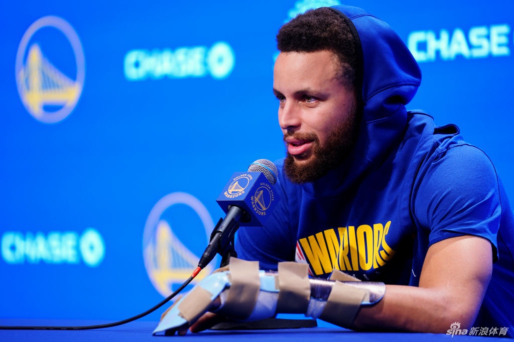 库里亲自辟谣不会赛季报销 明年春天就将复出