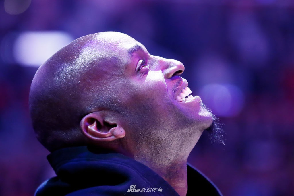 久违了狼王kg!加内特现场观战快船战太阳