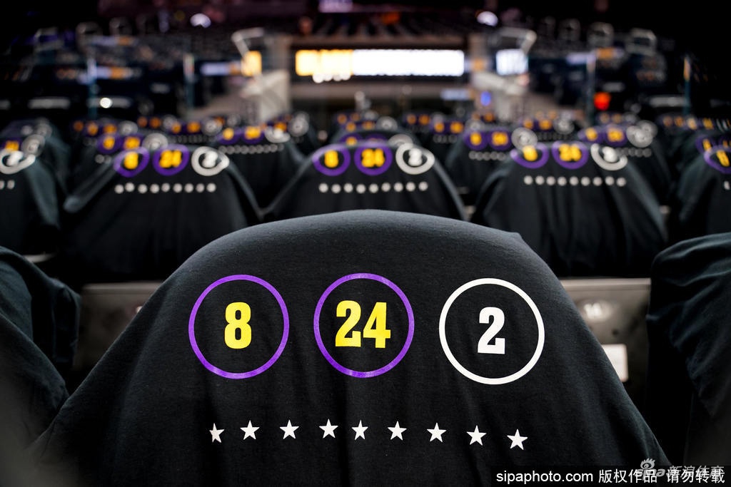 勇士主场致敬科比 紫金KB24环绕全场