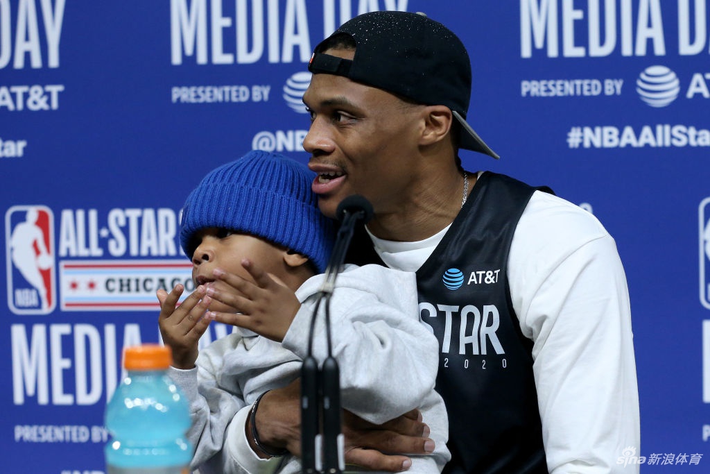 NBA全明星媒体采访日 詹姆斯成关注焦点