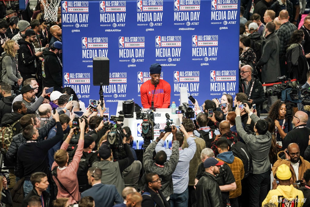 NBA全明星媒体采访日 詹姆斯成关注焦点