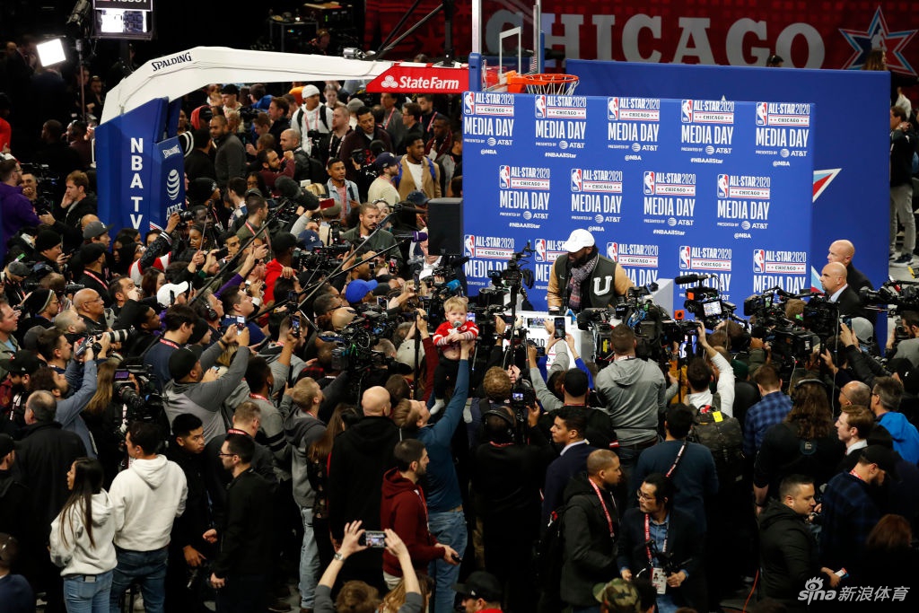 NBA全明星媒体采访日 詹姆斯成关注焦点