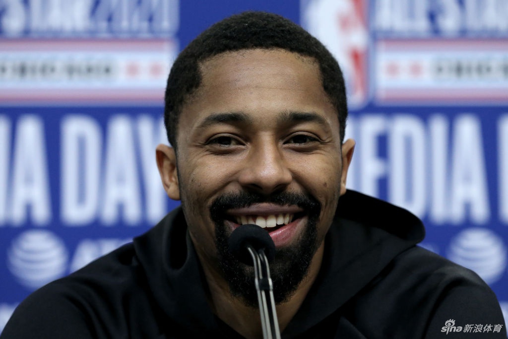 NBA全明星媒体采访日 詹姆斯成关注焦点