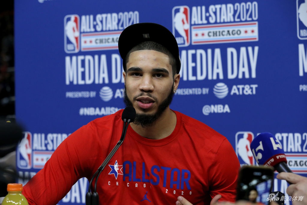 NBA全明星媒体采访日 詹姆斯成关注焦点