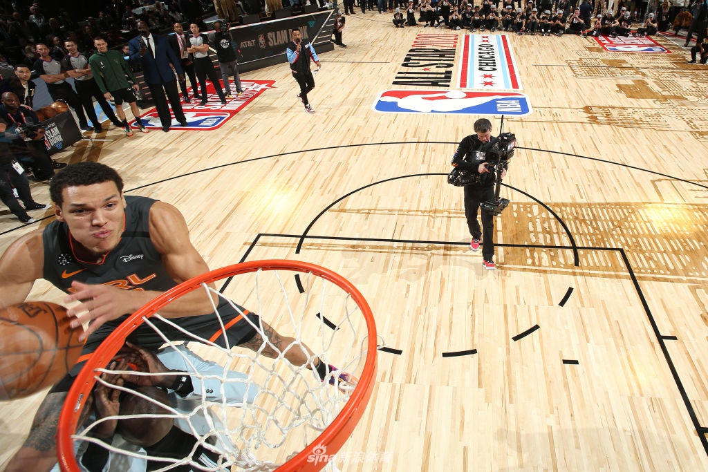 2020NBA全明星扣篮大赛 小德里克-琼斯夺冠
