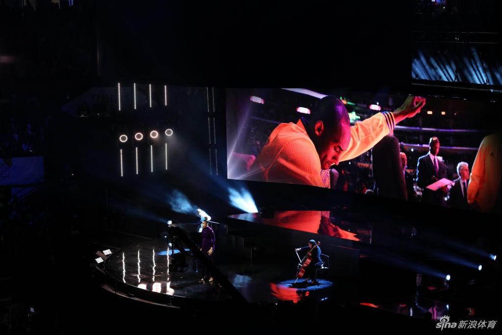 全明星赛前表演纪念科比和女儿 音容笑貌历历在目