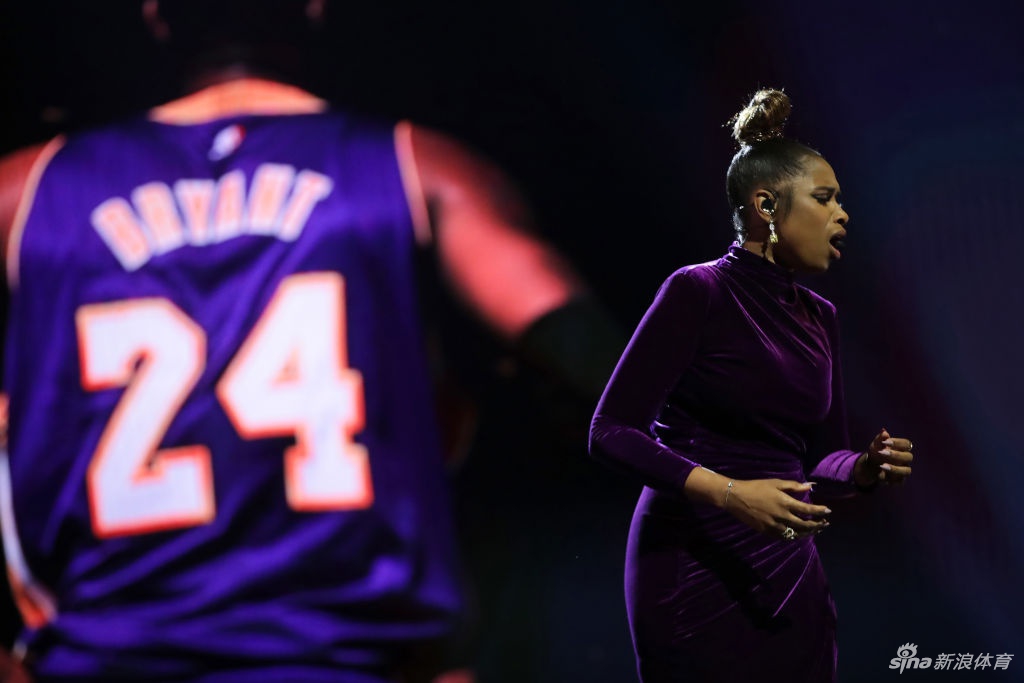 全明星赛前表演纪念科比和女儿 音容笑貌历历在目