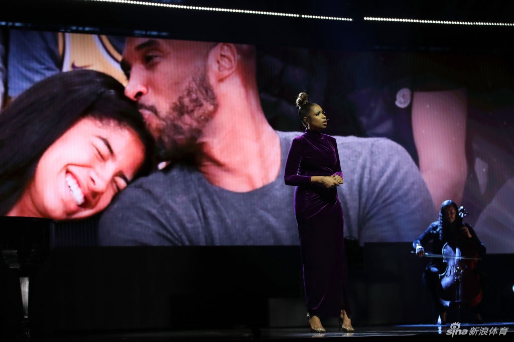 全明星赛前表演纪念科比和女儿 音容笑貌历历在目