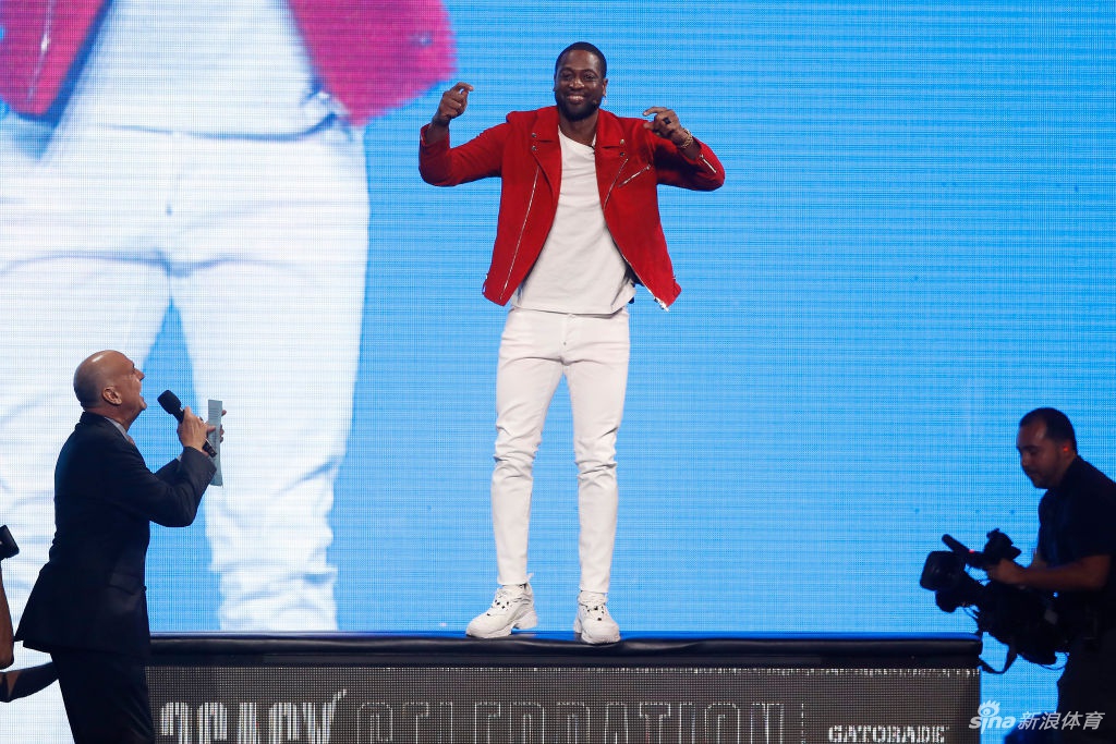 韦德球衣退役仪式：迈阿密3号的3座总冠军记忆