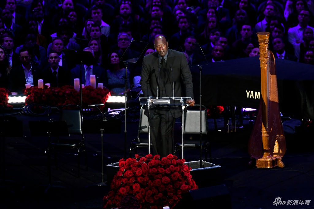 乔丹泪洒科比追悼会：我身体的一部分也死去了