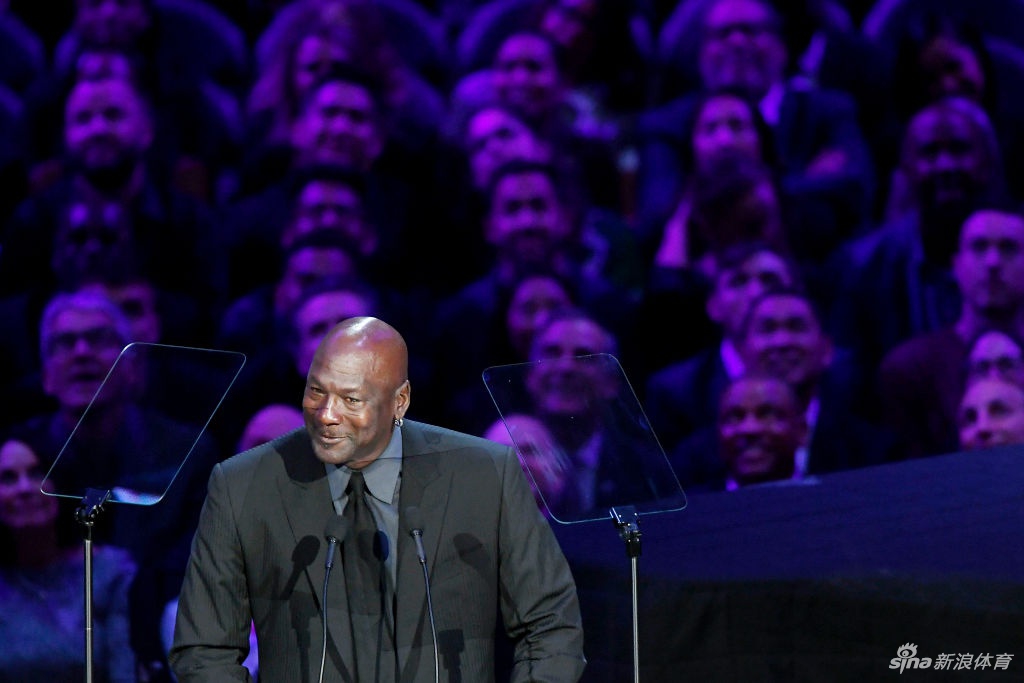 乔丹泪洒科比追悼会：我身体的一部分也死去了