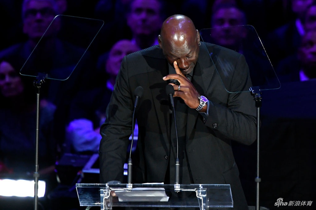 乔丹泪洒科比追悼会：我身体的一部分也死去了