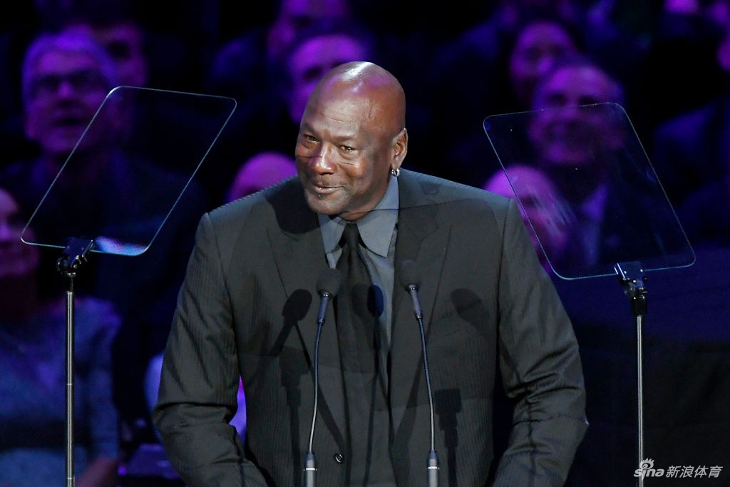 乔丹泪洒科比追悼会：我身体的一部分也死去了