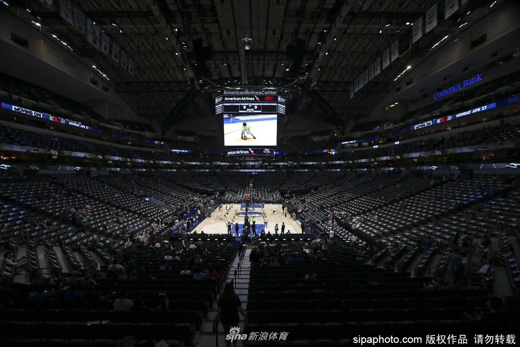 疫情袭击NBA！球员用消毒液洗手 球迷开始戴口罩