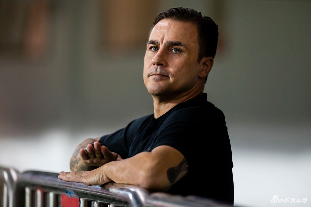 卡纳瓦罗戴口罩晒广州夜色：在中国感觉非常安全