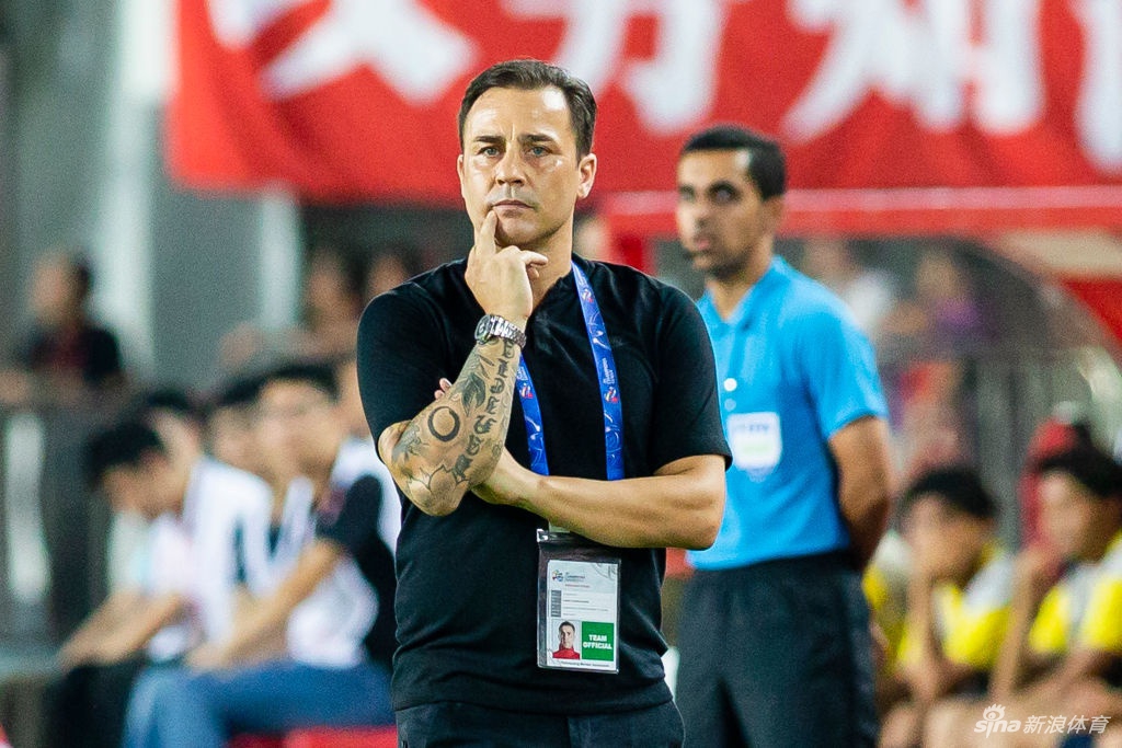 卡纳瓦罗戴口罩晒广州夜色：在中国感觉非常安全