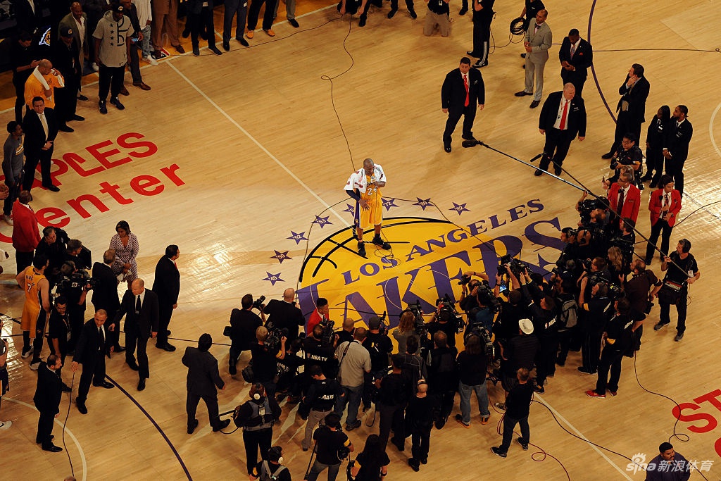 4年前今天科比告别战砍60分 24张老照片回顾最后一舞