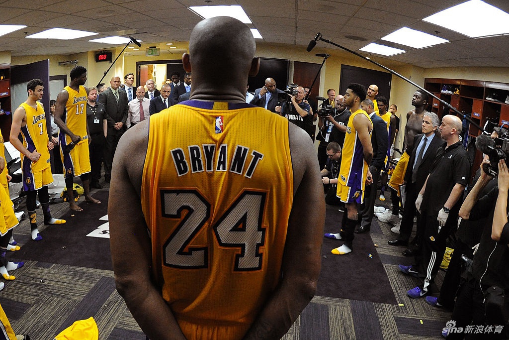 科比迎来了自己在nba联盟的最后一场比赛,科比出场42分钟50投22中三 