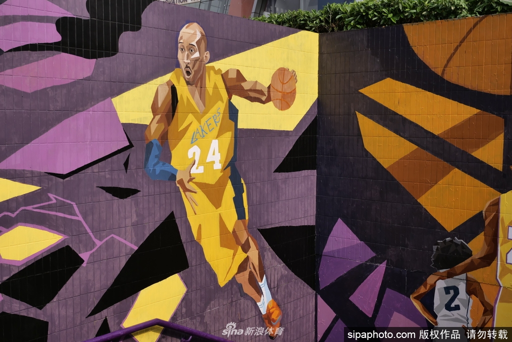广州地铁站惊现科比涂鸦