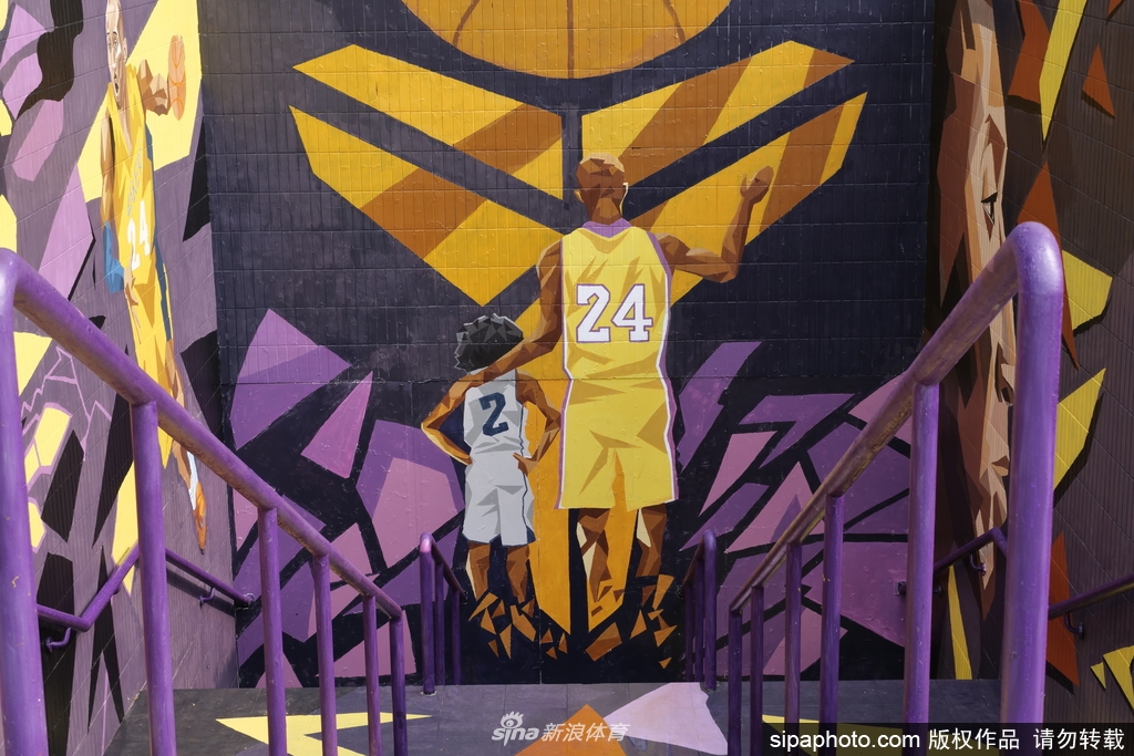 广州地铁站惊现科比涂鸦