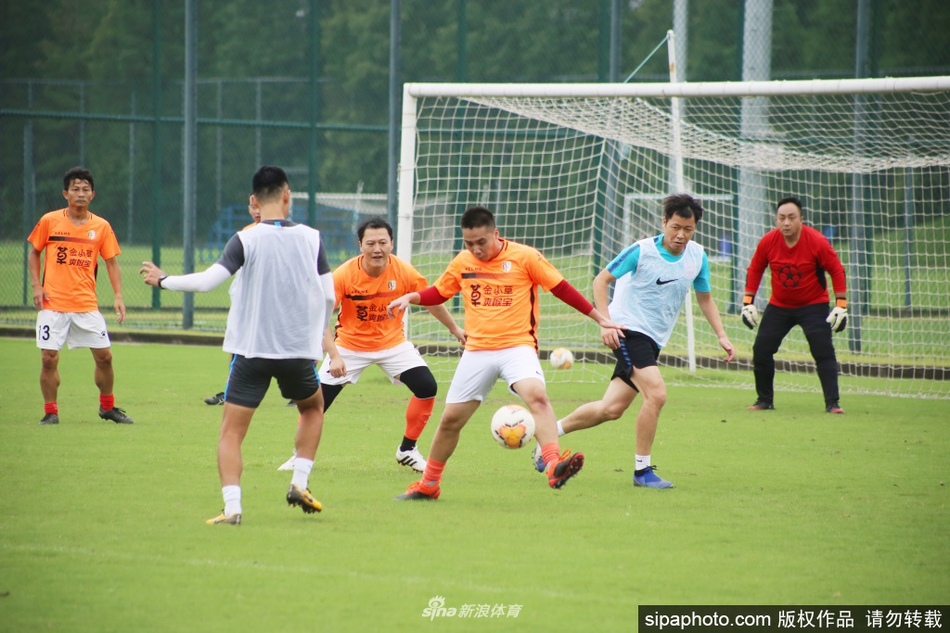 上海绿地申花管理层和教练“热身”迎中超