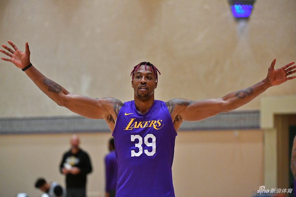 湖人继续训练备战NBA复赛 6号詹姆斯全力以赴