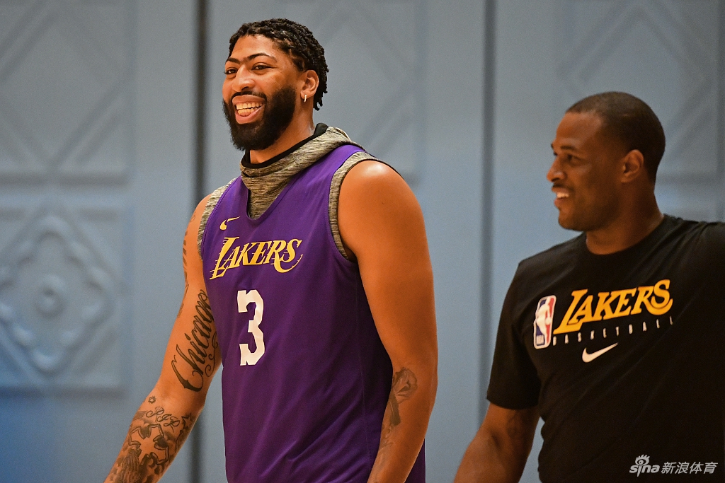 湖人继续训练备战NBA复赛 6号詹姆斯全力以赴