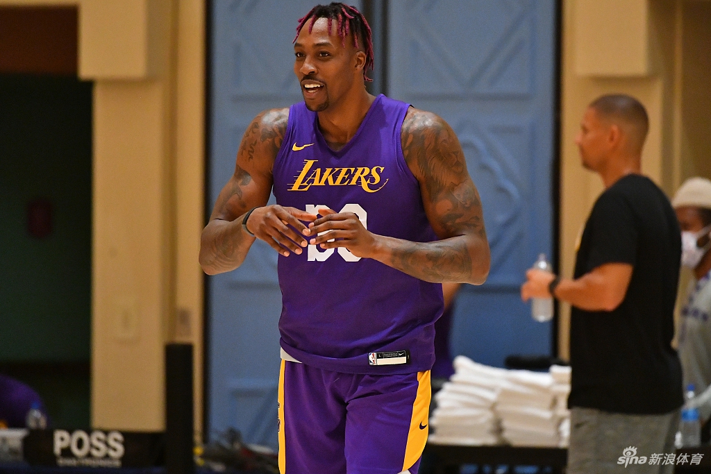 湖人继续训练备战NBA复赛 6号詹姆斯全力以赴