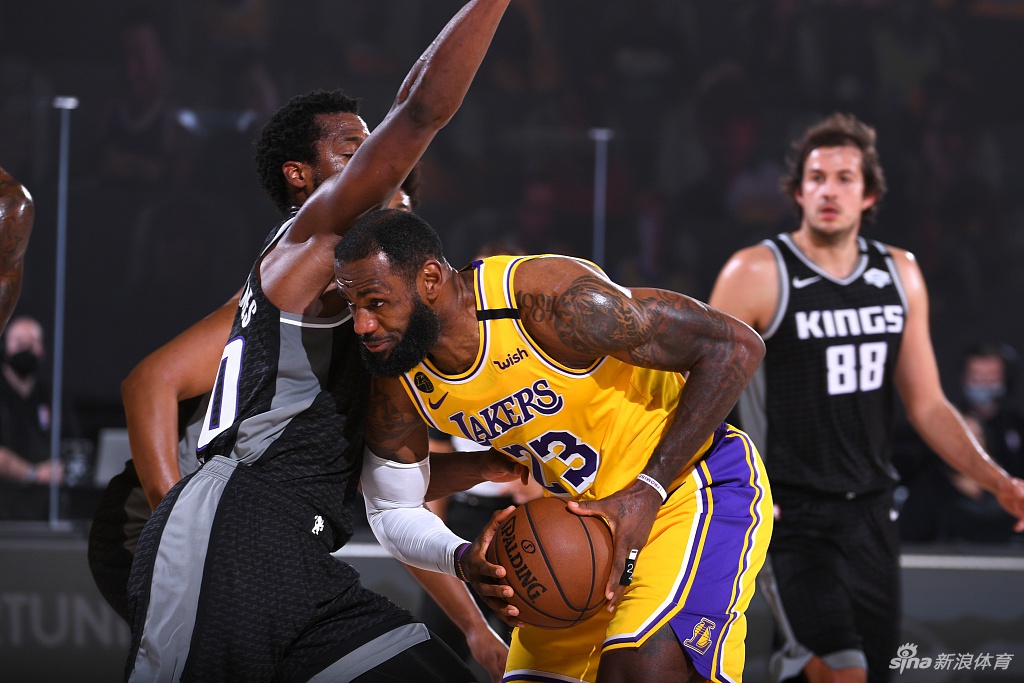 [NBA]湖人122-136国王 詹姆斯17分结束常规赛获助攻王